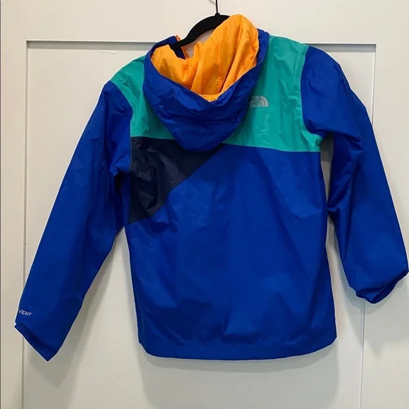 Boys North Face raincoat. In excellent condition - Picture 4 of 5